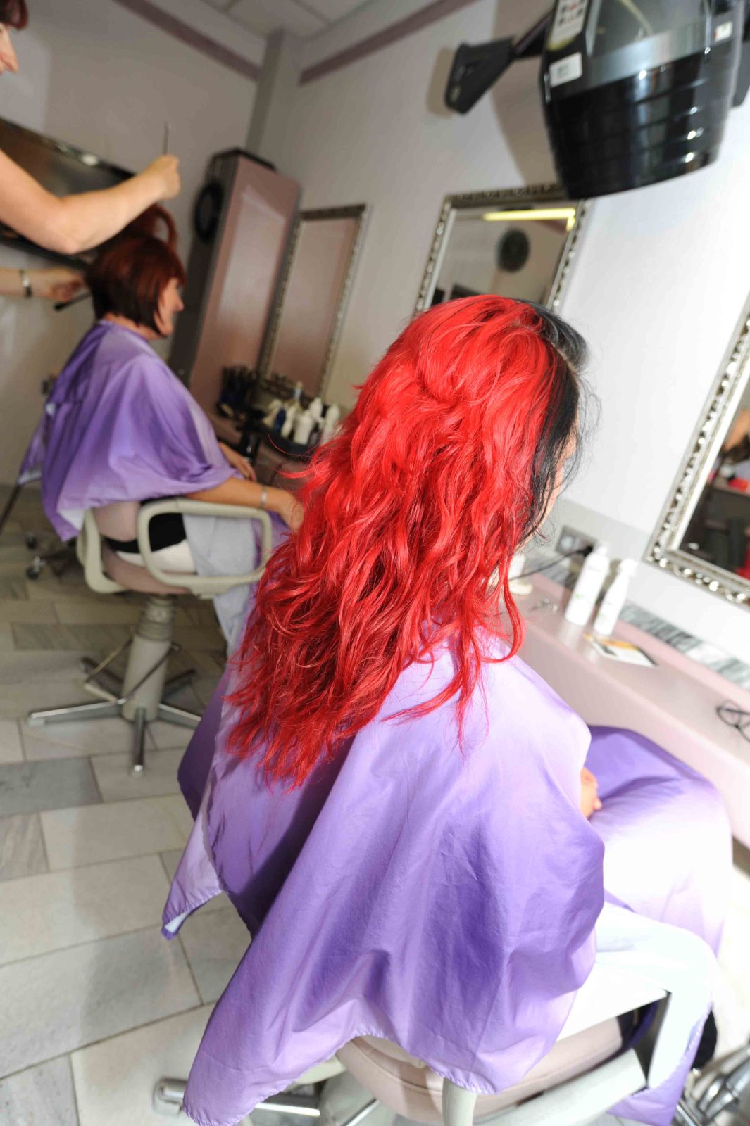 Rote Haarfarbe im Salon